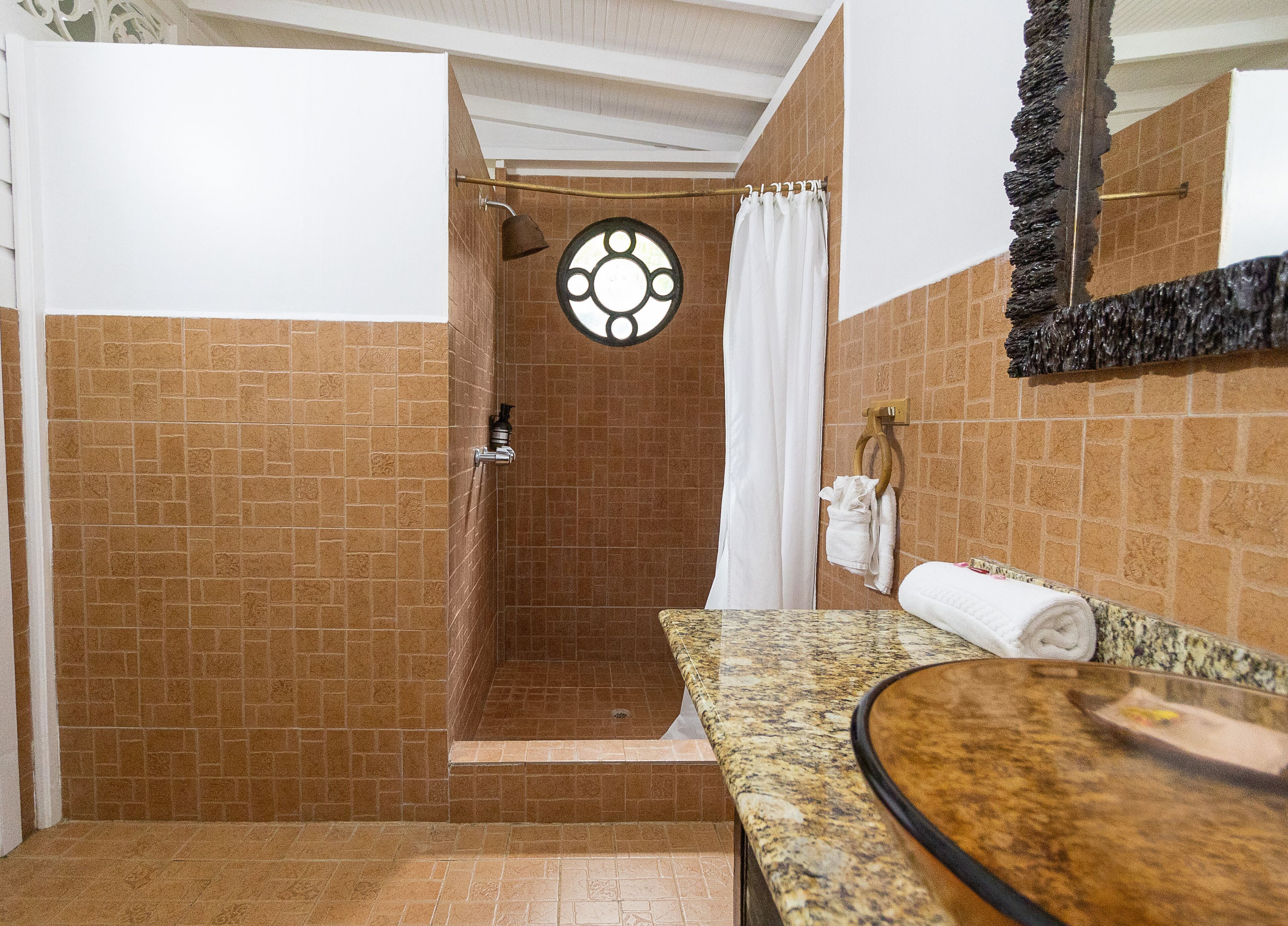 cottage, 2 bedrooms | bathroom | shower, free toiletries, hair dryer, towels