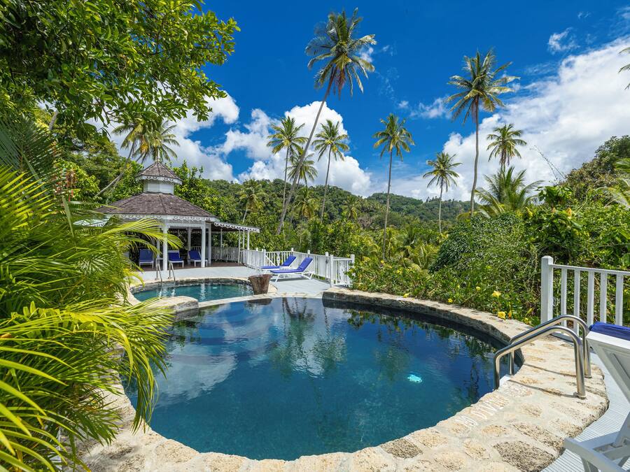 3 outdoor pools, sun loungers