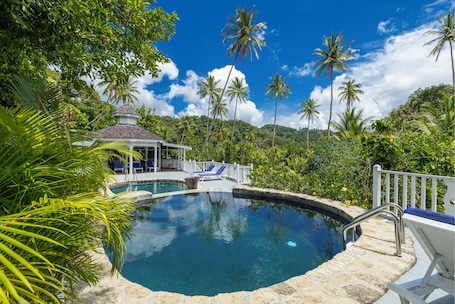 3 outdoor pools, sun loungers. Fond Doux Eco Resort
