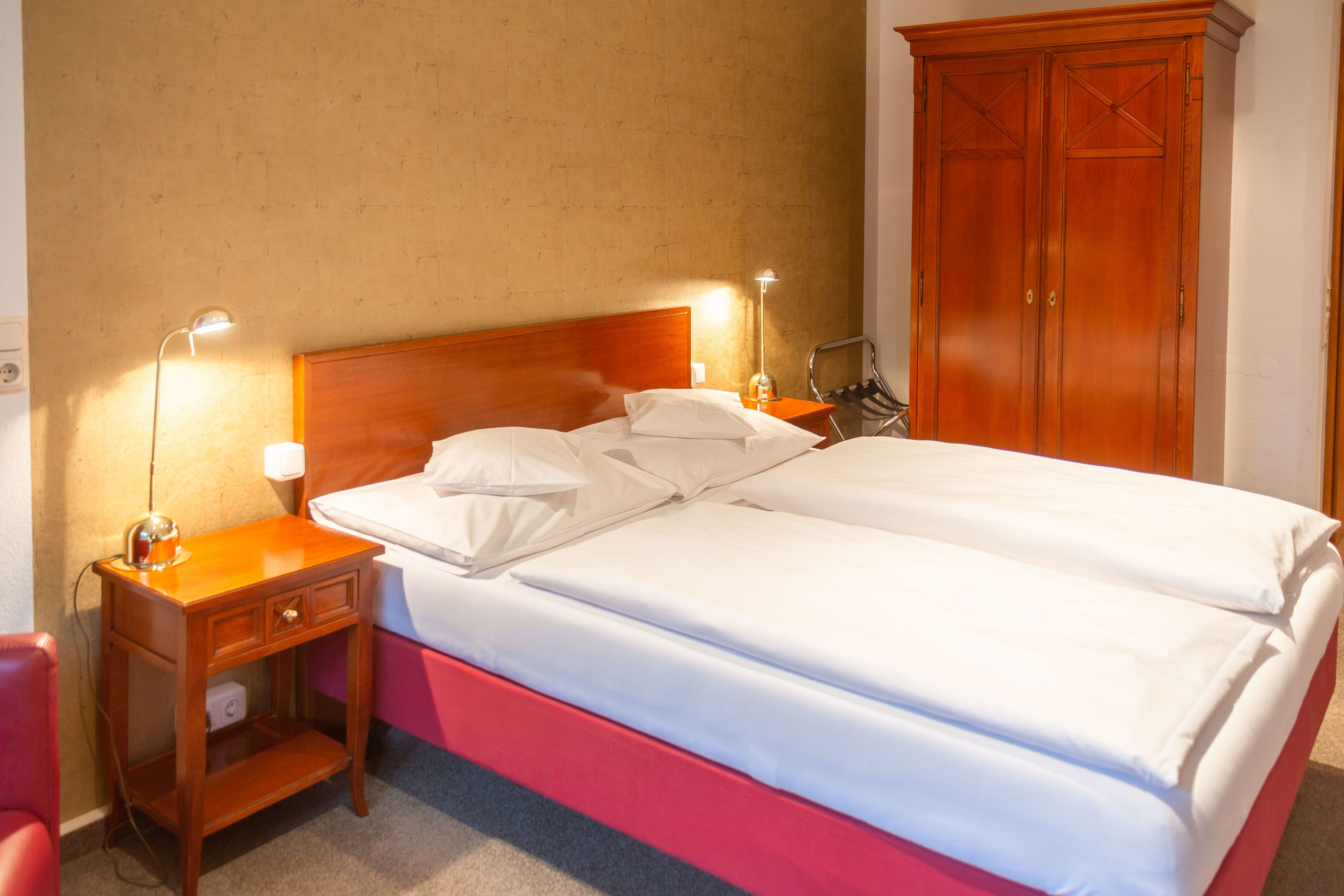 comfort single room, 1 double bed | hypo-allergenic bedding, desk, laptop workspace, blackout curtains