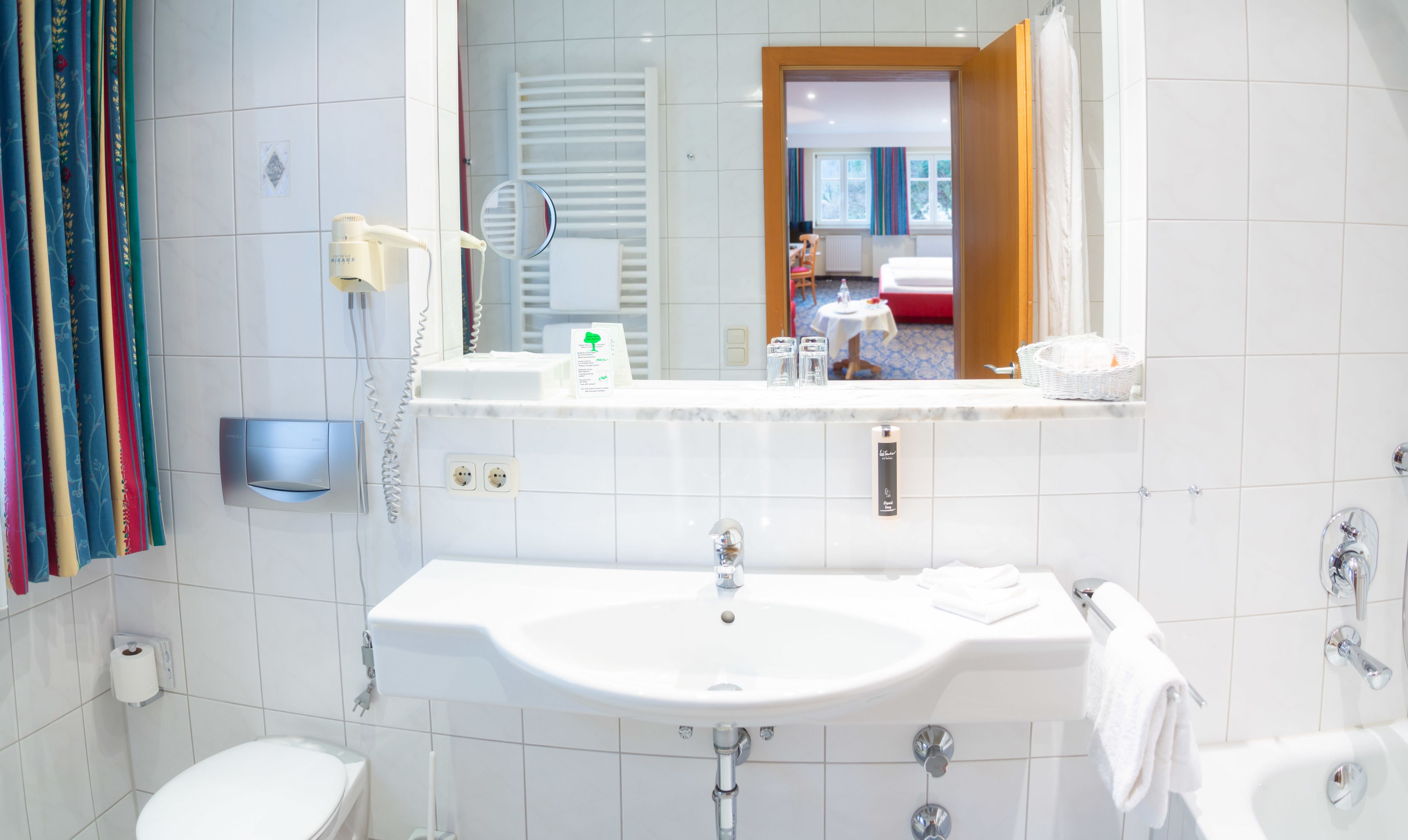superior double room | bathroom | free toiletries, towels