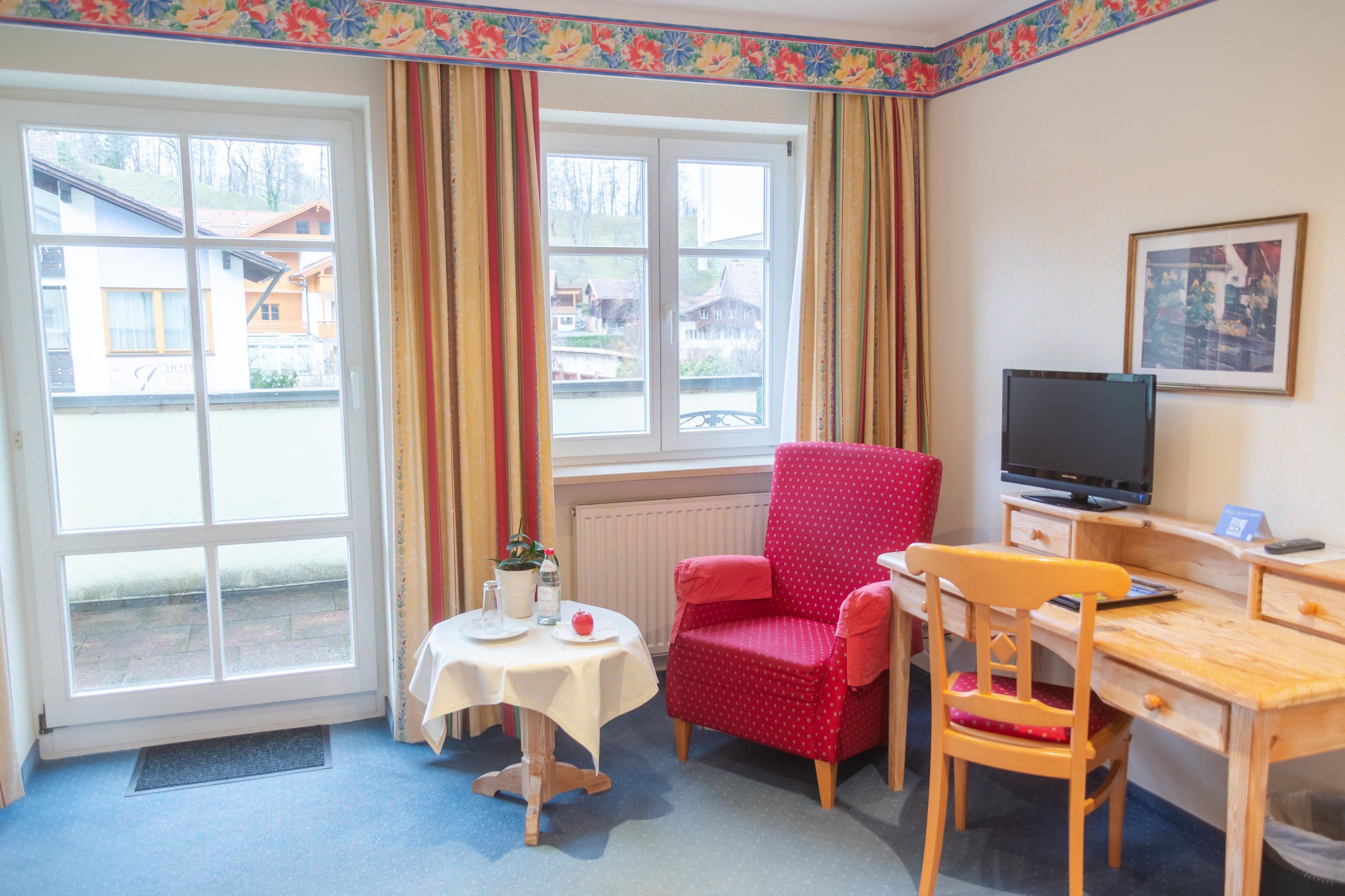 standard single room | hypo-allergenic bedding, desk, laptop workspace, blackout curtains