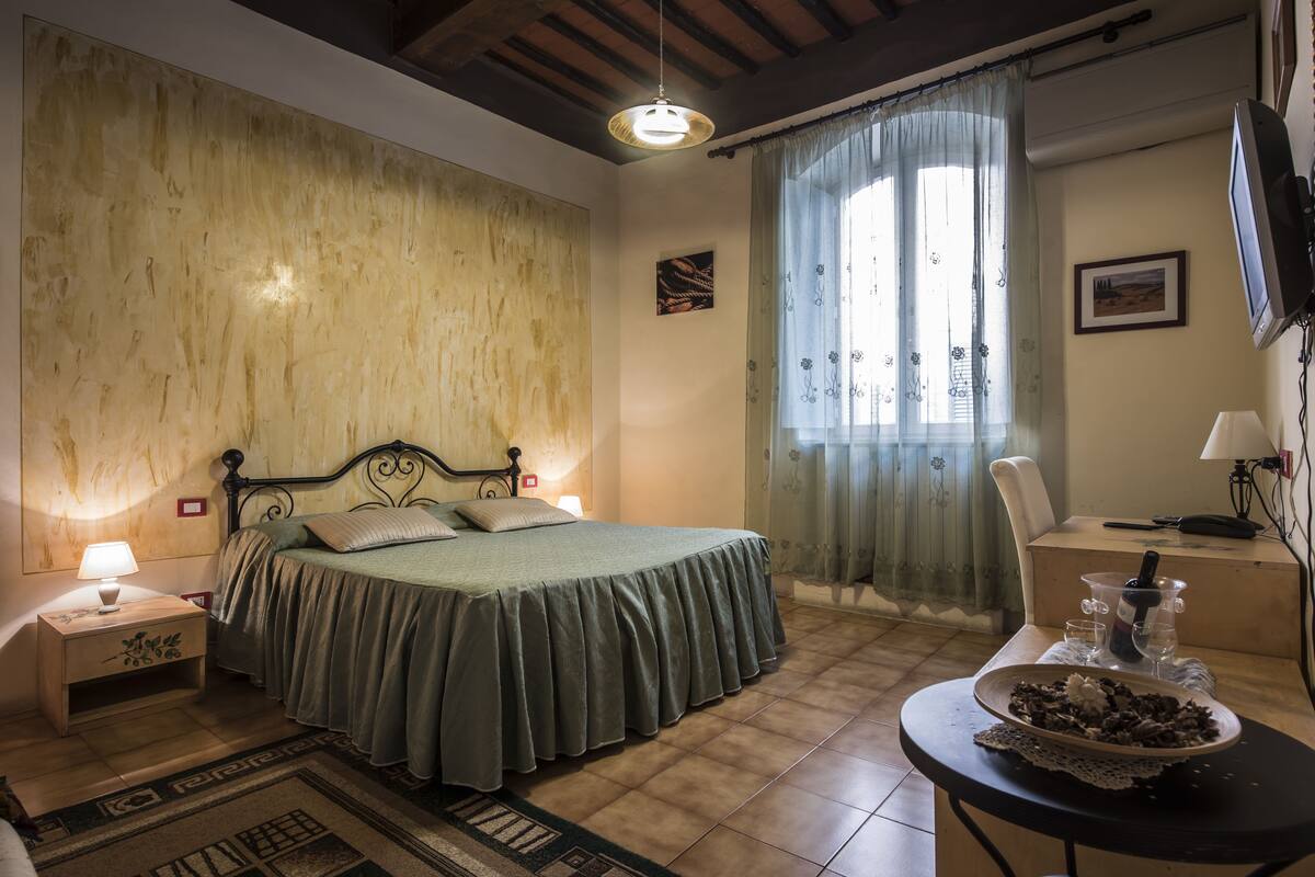 In-room safe, desk, blackout curtains, free WiFi