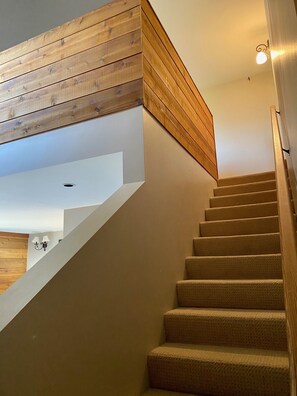 Loft premium, vista para a montanha | Roupas de cama premium, edredons de pluma, camas com colchões pillow-top