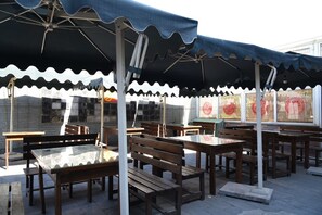 Dining - Hutong Inn (Beijing)