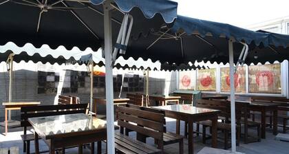 Hutong Inn
