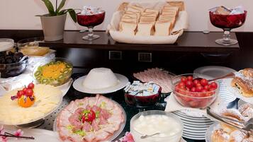 Free daily English breakfast