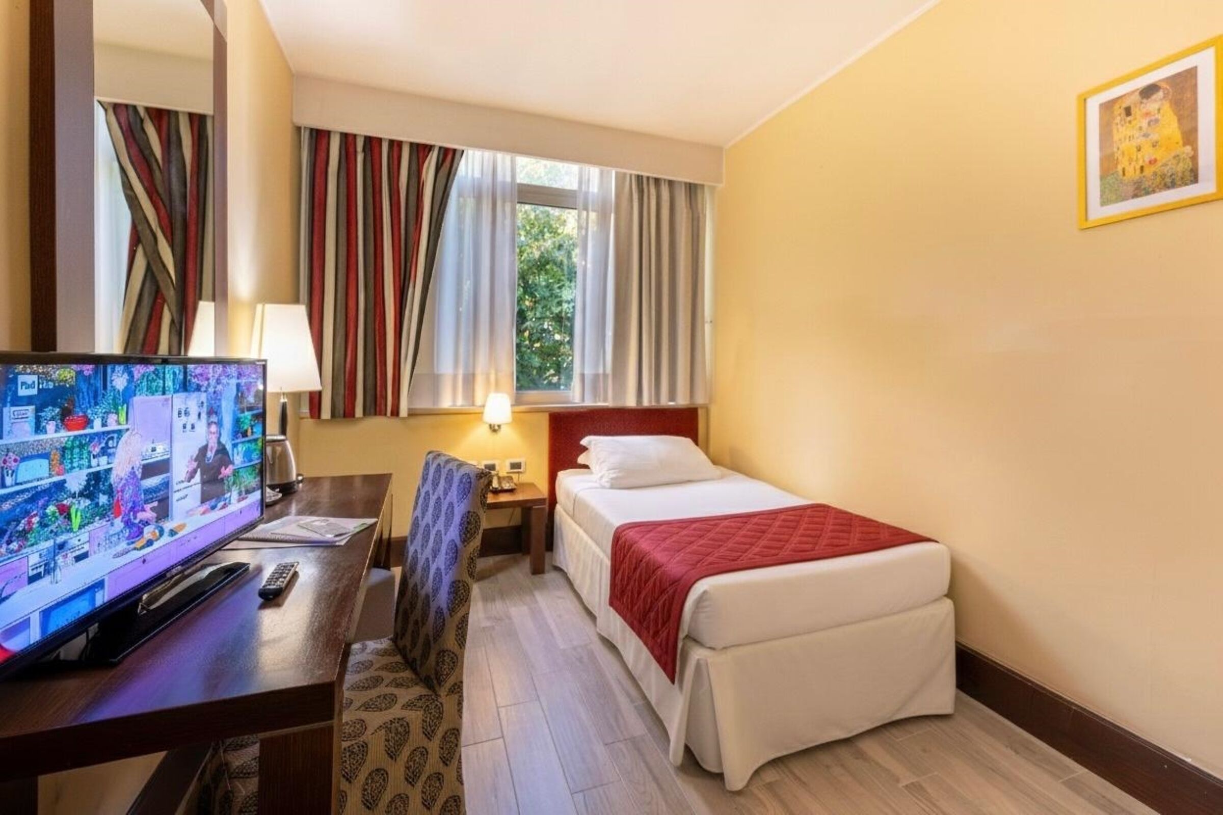 싱글룸 | 미니바, 객실 내 금고, 책상, 암막 커튼