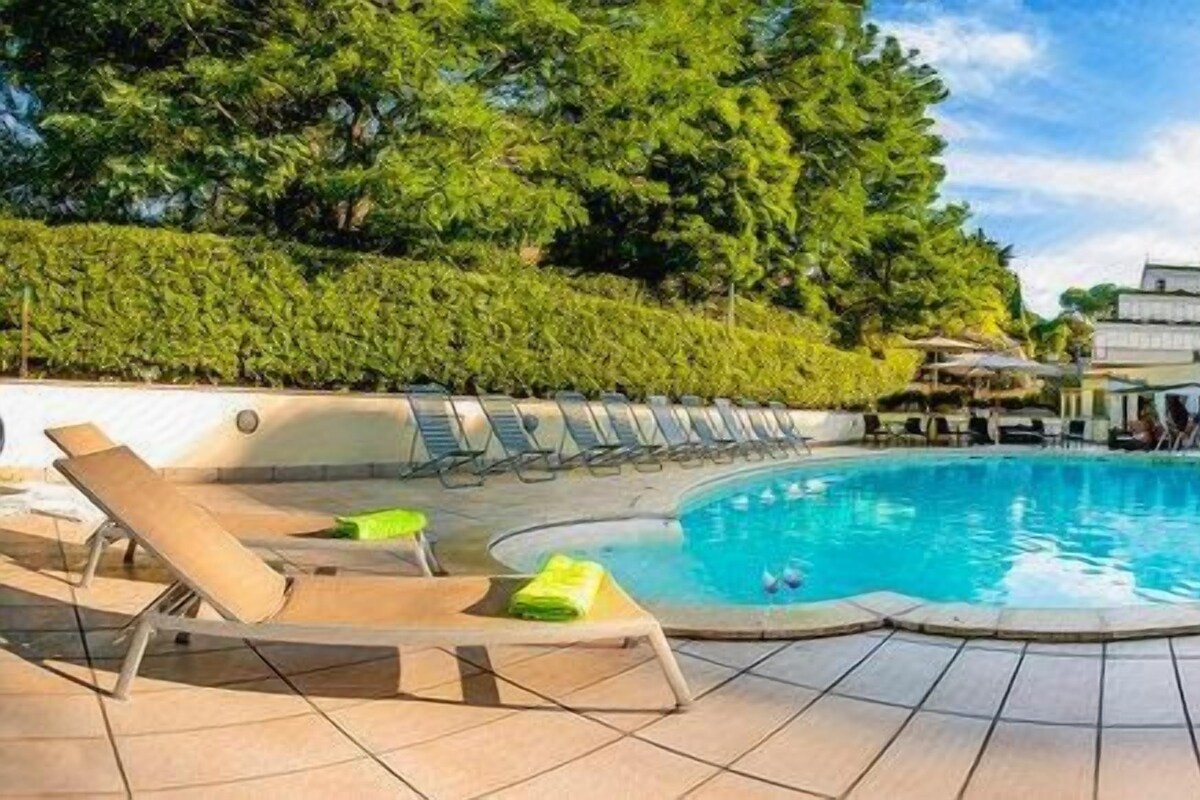 Piscina | Una piscina al aire libre de temporada