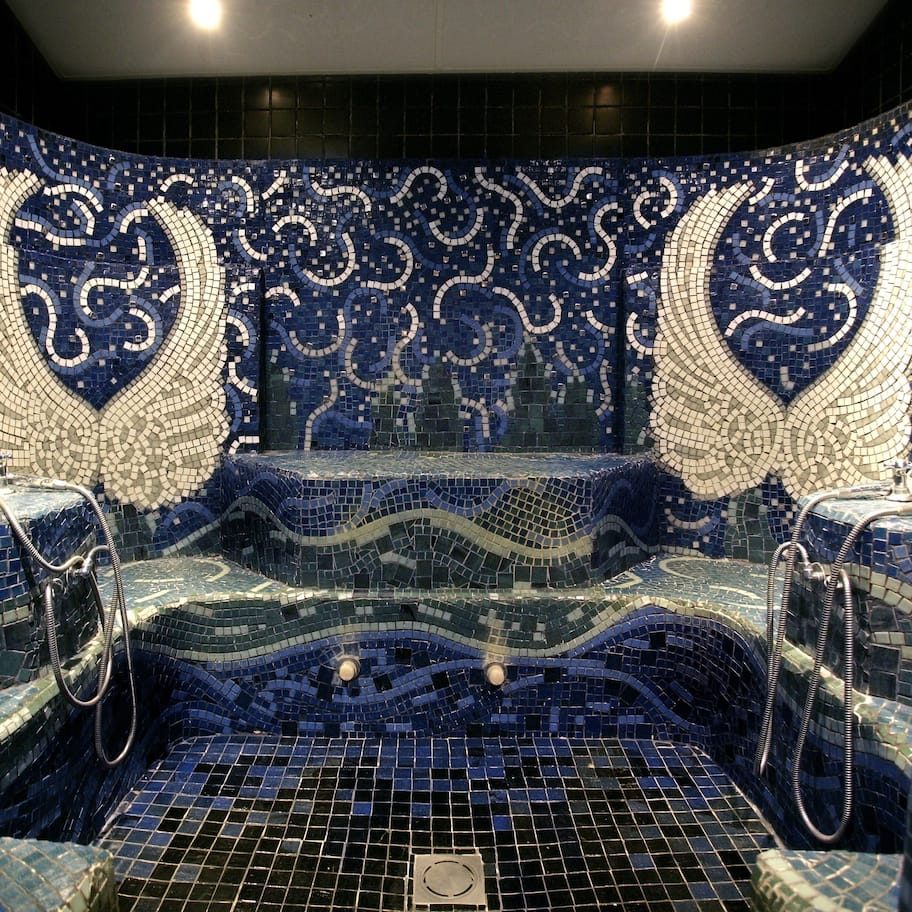 Couples treatment rooms, sauna, hot tub, steam room, body treatments