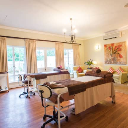 Couples treatment rooms, sauna, hot tub, steam room, body treatments