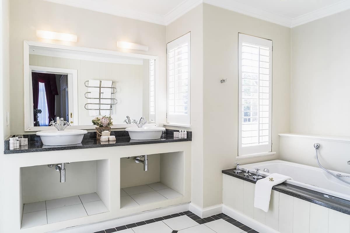 Superior Suite, 1 King Bed, Mountain View | Bathroom | Separate tub and shower, deep soaking tub, free toiletries, hair dryer
