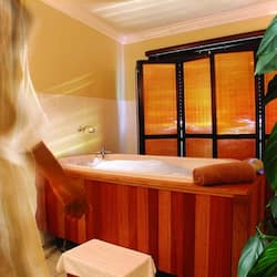 Couples treatment rooms, sauna, hot tub, steam room, body treatments