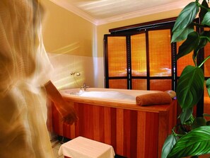 Couples treatment rooms, sauna, hot tub, steam room, body treatments