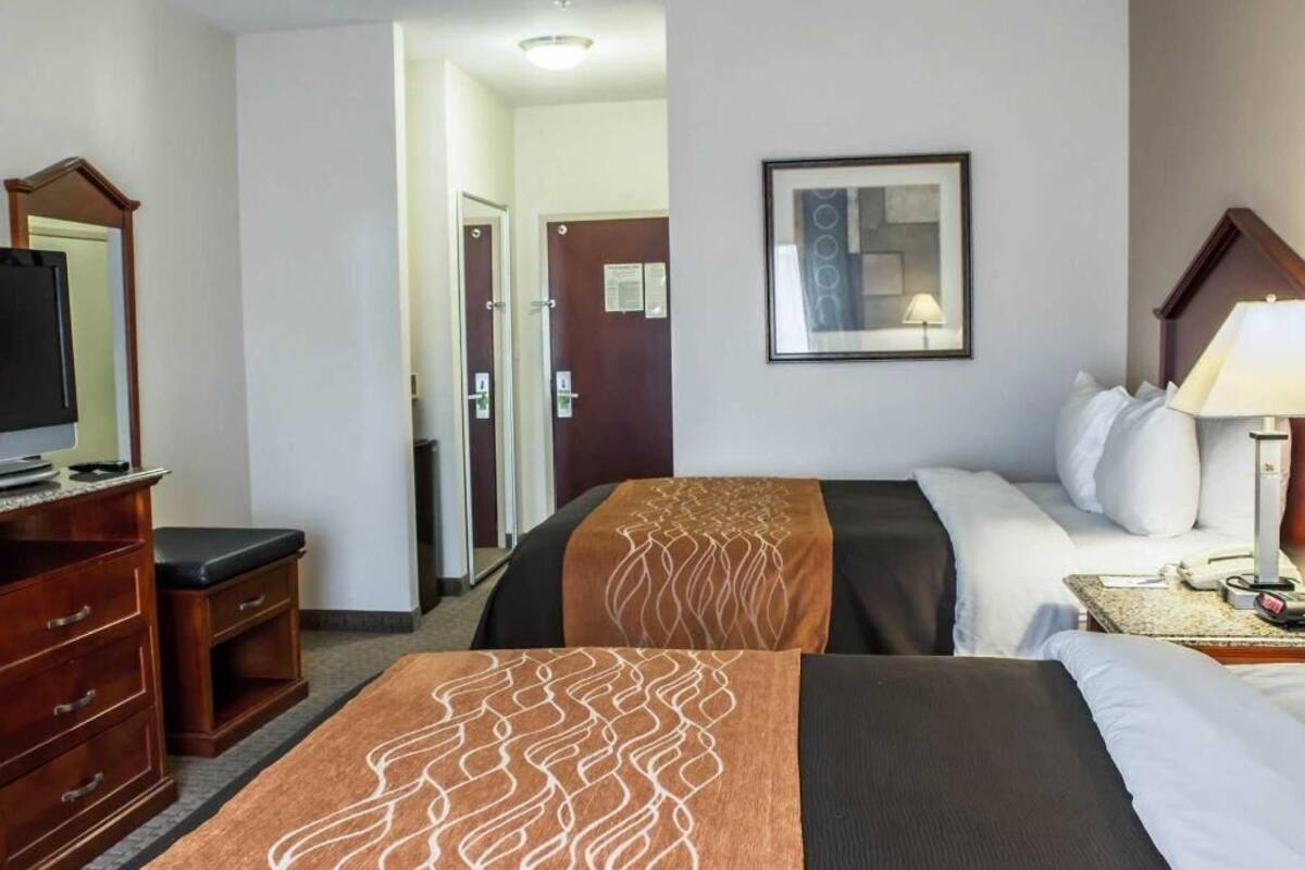 Premium bedding, down duvets, pillow-top beds, desk