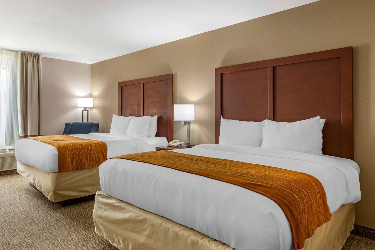 Premium bedding, down duvets, pillow-top beds, desk