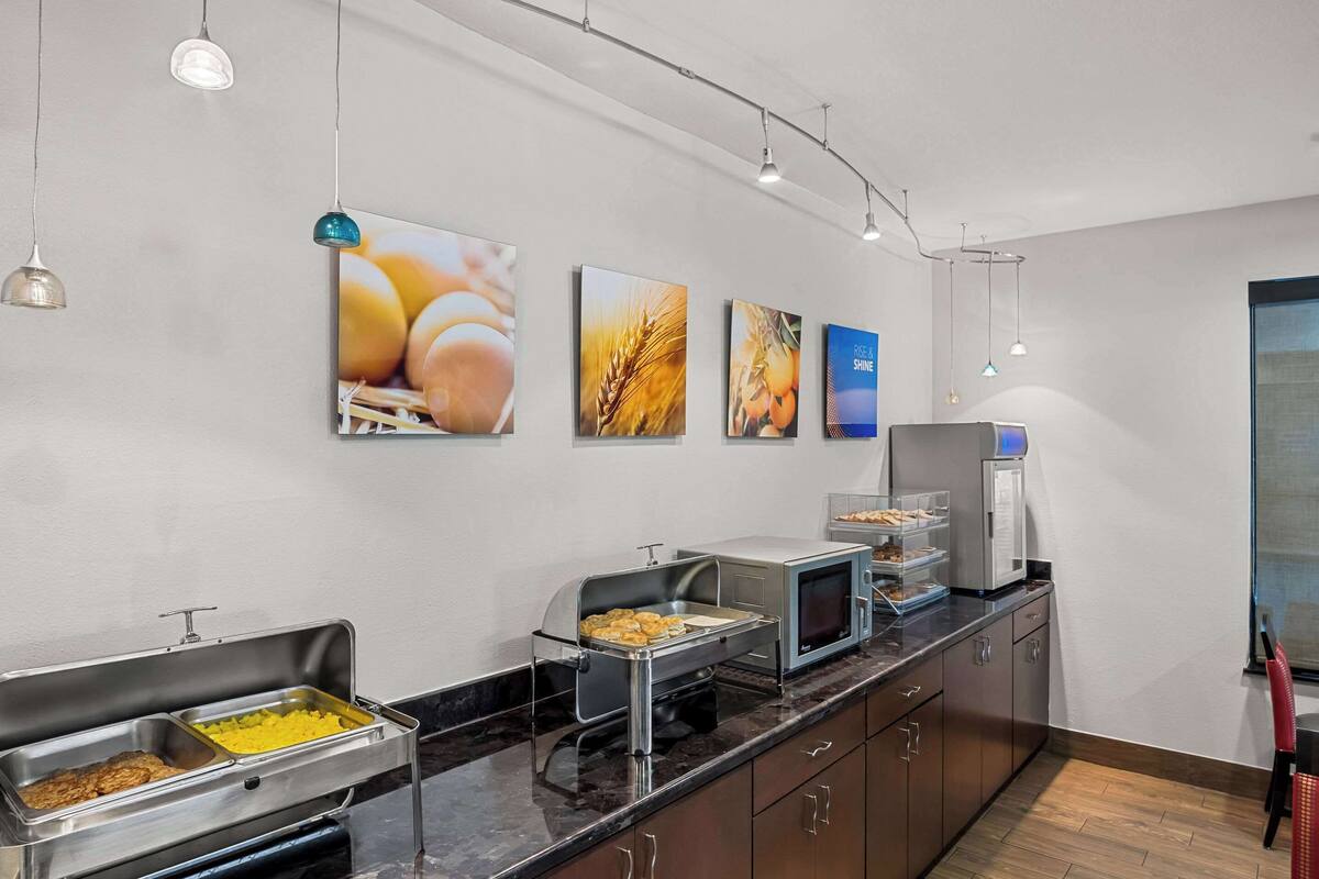 free daily continental breakfast