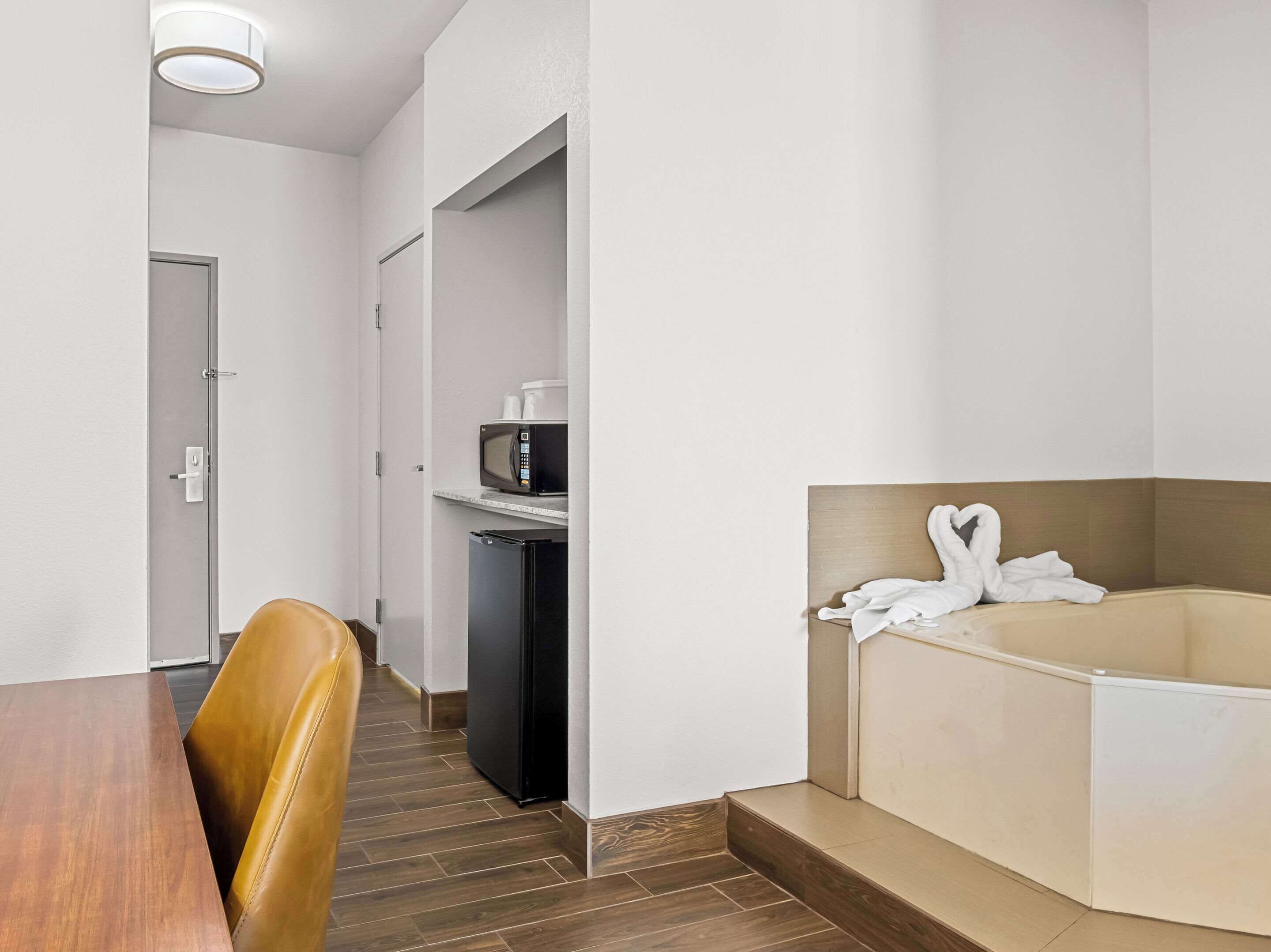 suite, multiple beds, accessible, non smoking | premium bedding, desk, iron/ironing board, free cots/infant beds