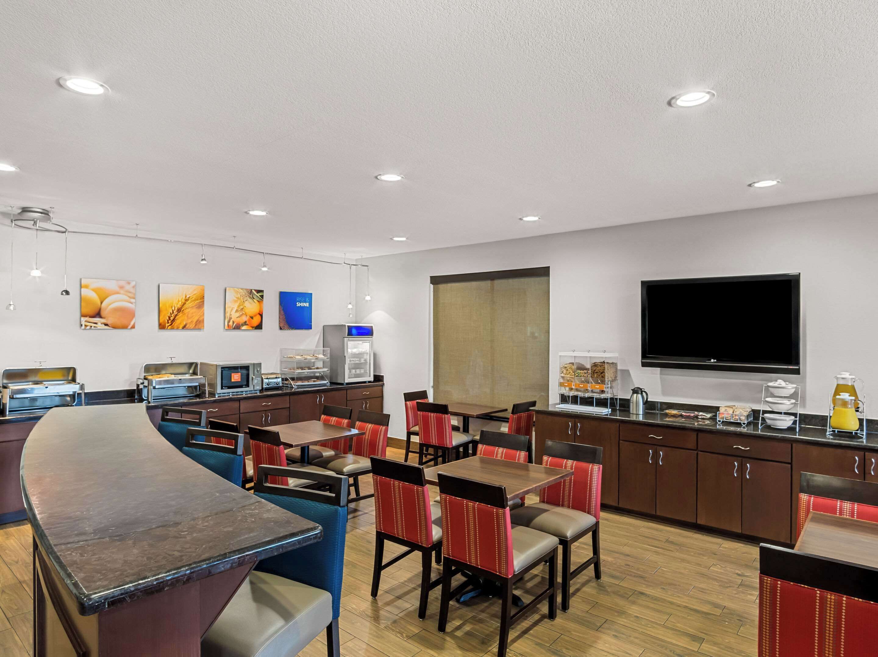 free daily continental breakfast