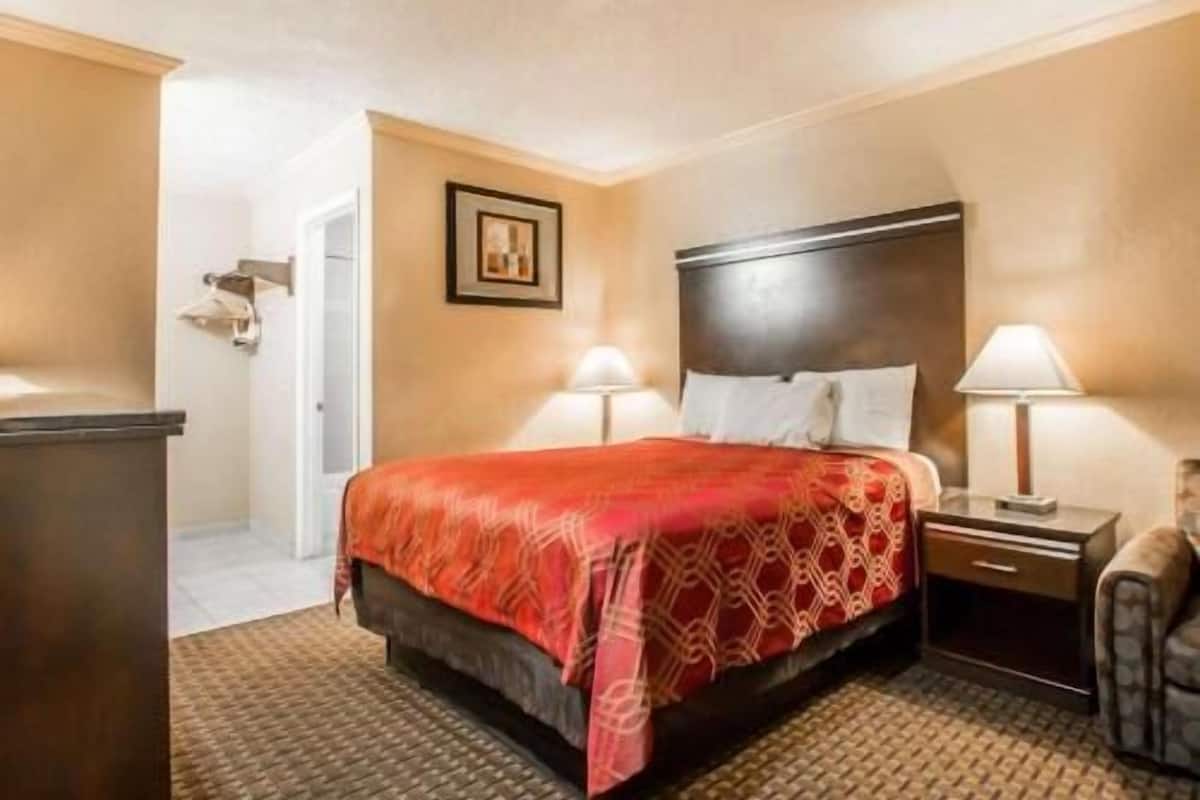 Desk, blackout curtains, iron/ironing board, free WiFi