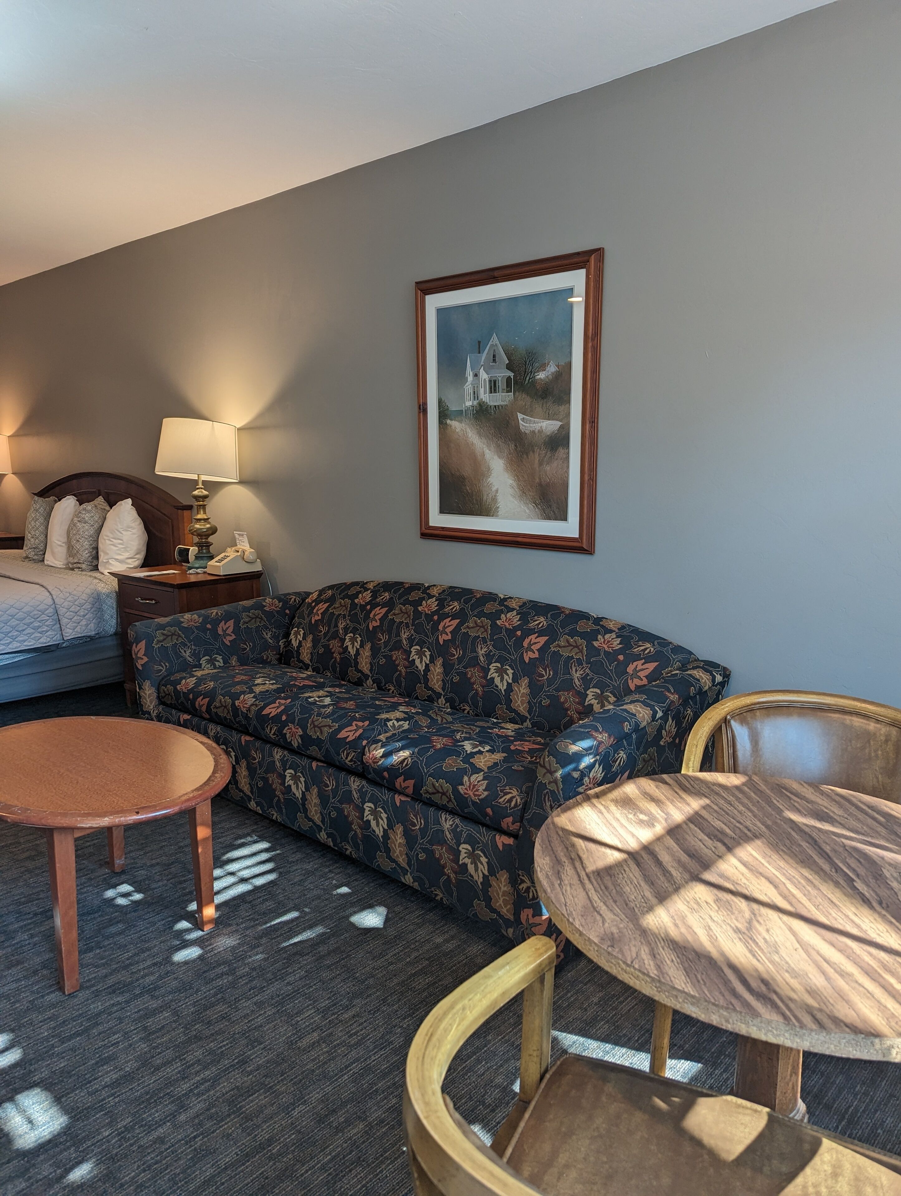 傳統客房, 1 張特大雙人床及 1 張梳化床 | 獨特裝修、免費 Wi-Fi、床單