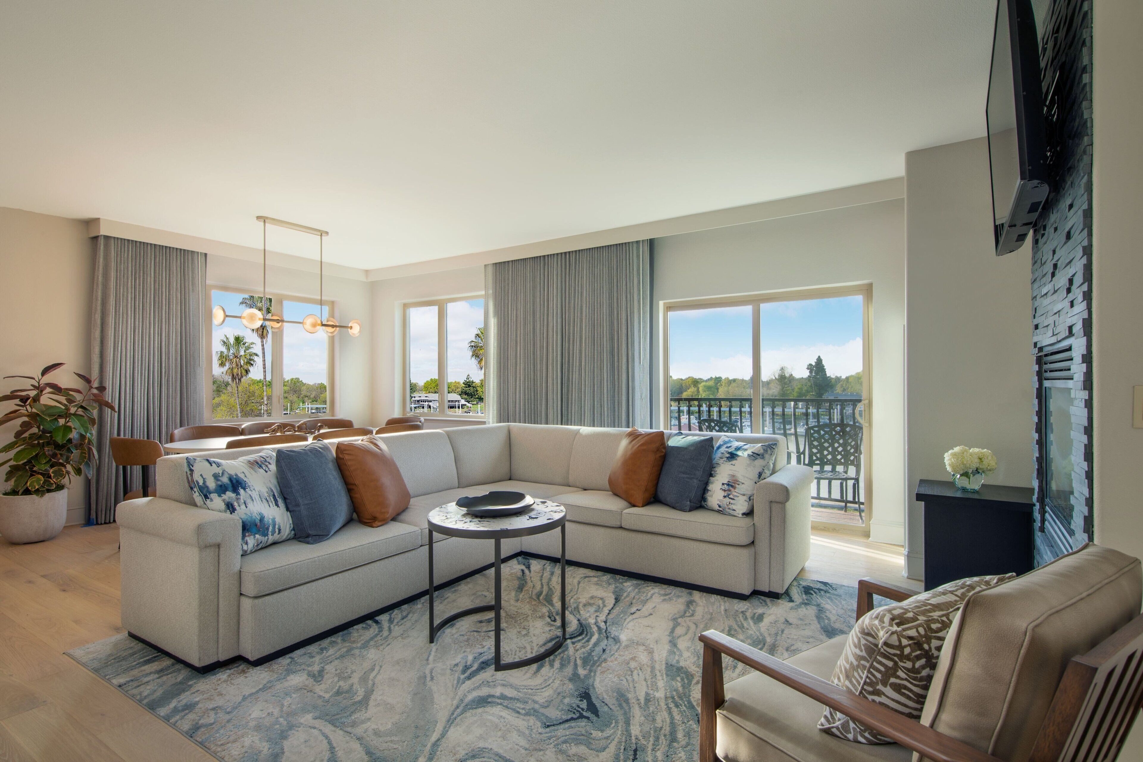 1 bedroom, egyptian cotton sheets, premium bedding, down duvets