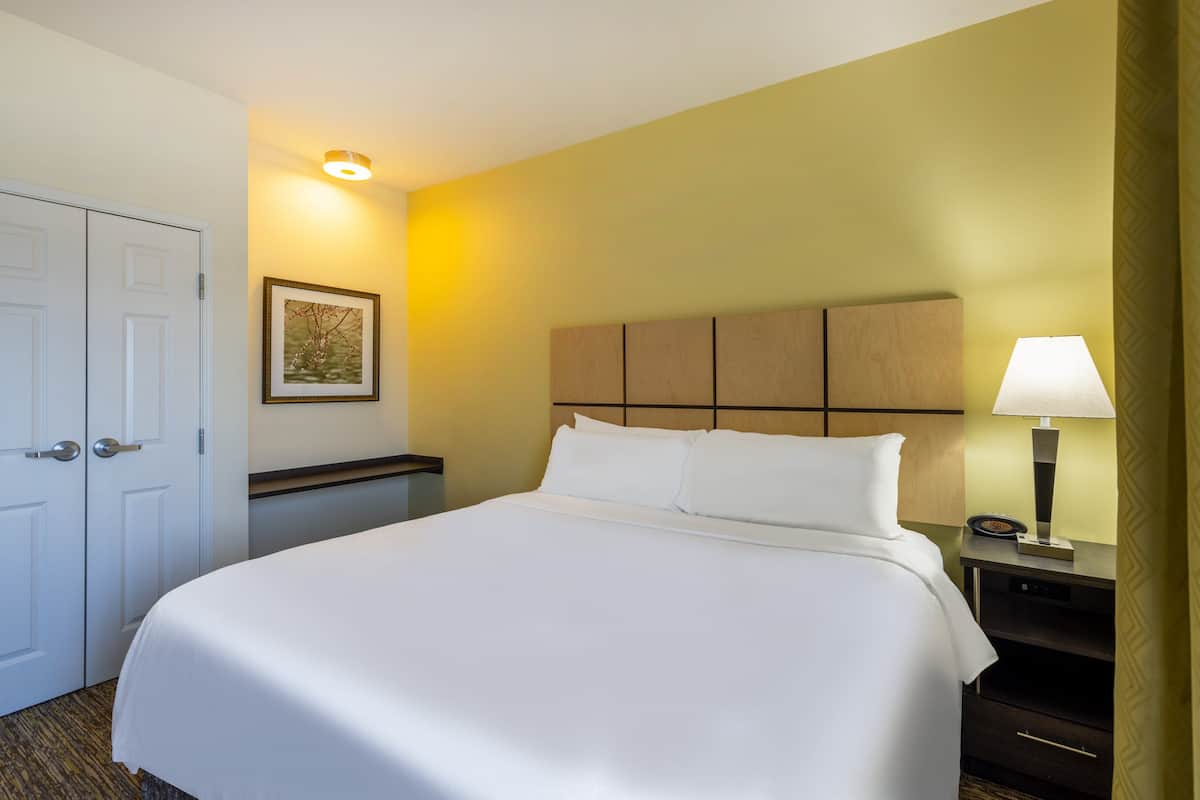 In-room safe, desk, iron/ironing board, free WiFi