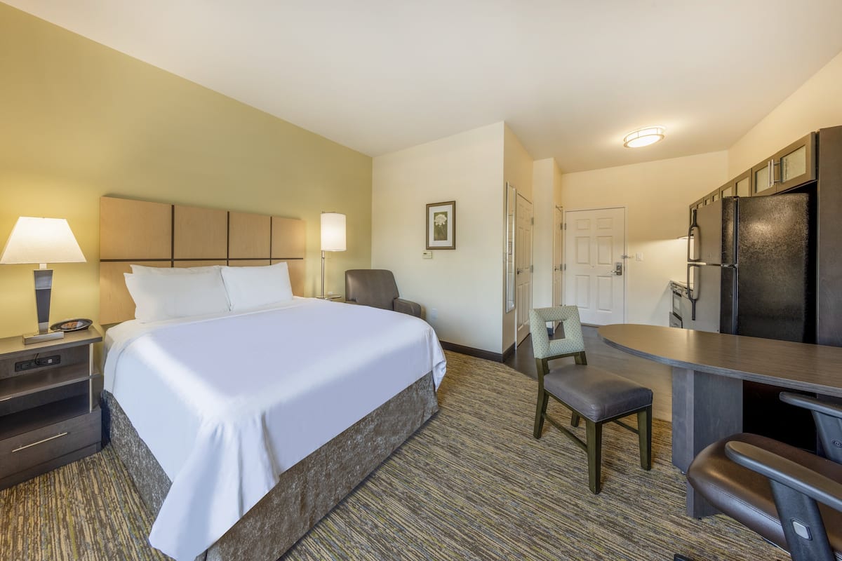 In-room safe, desk, iron/ironing board, free WiFi