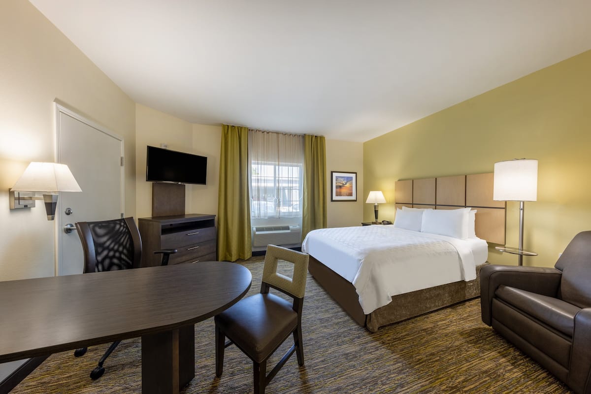 In-room safe, desk, iron/ironing board, free WiFi
