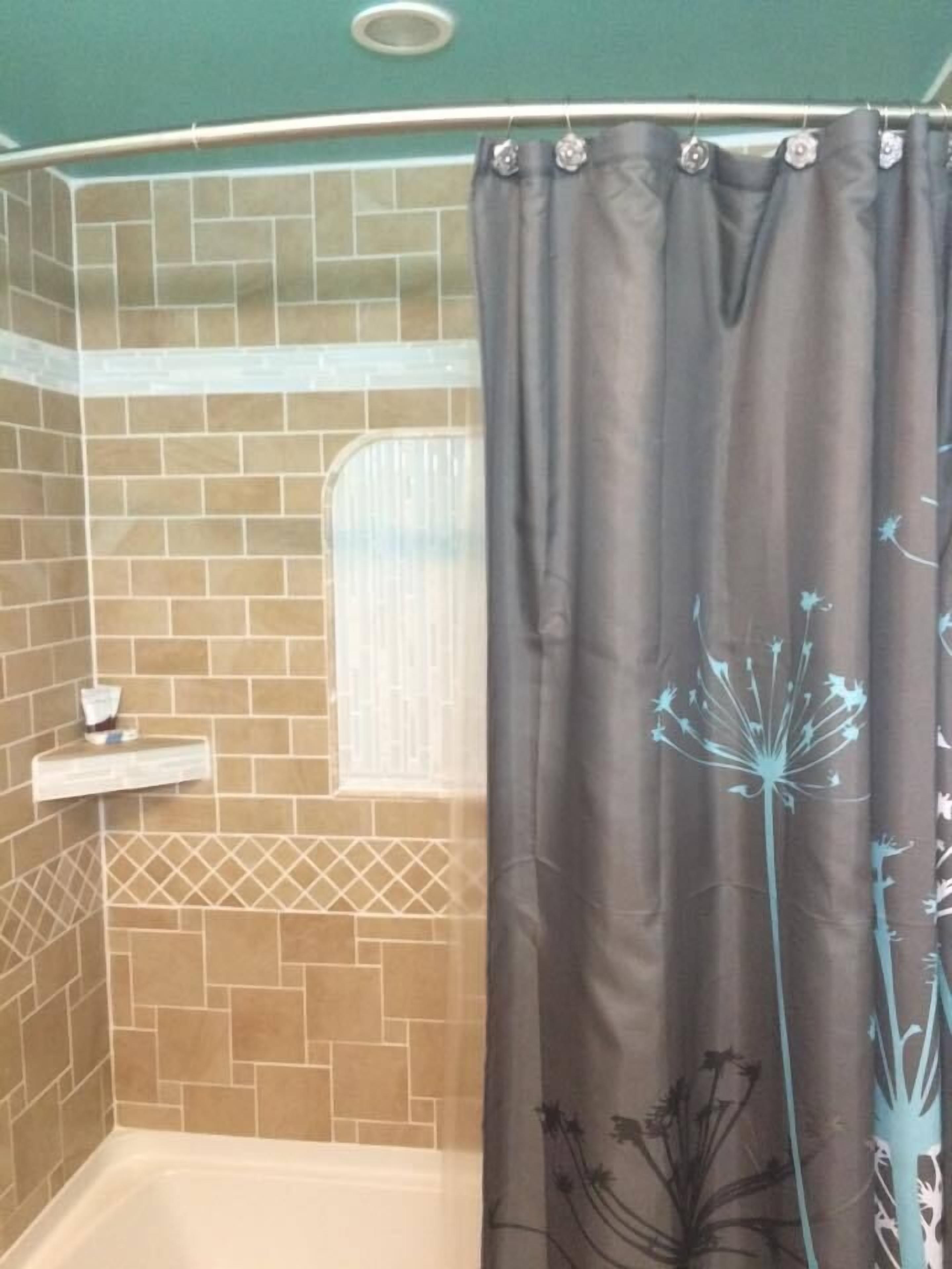 Deep-soaking bathtub