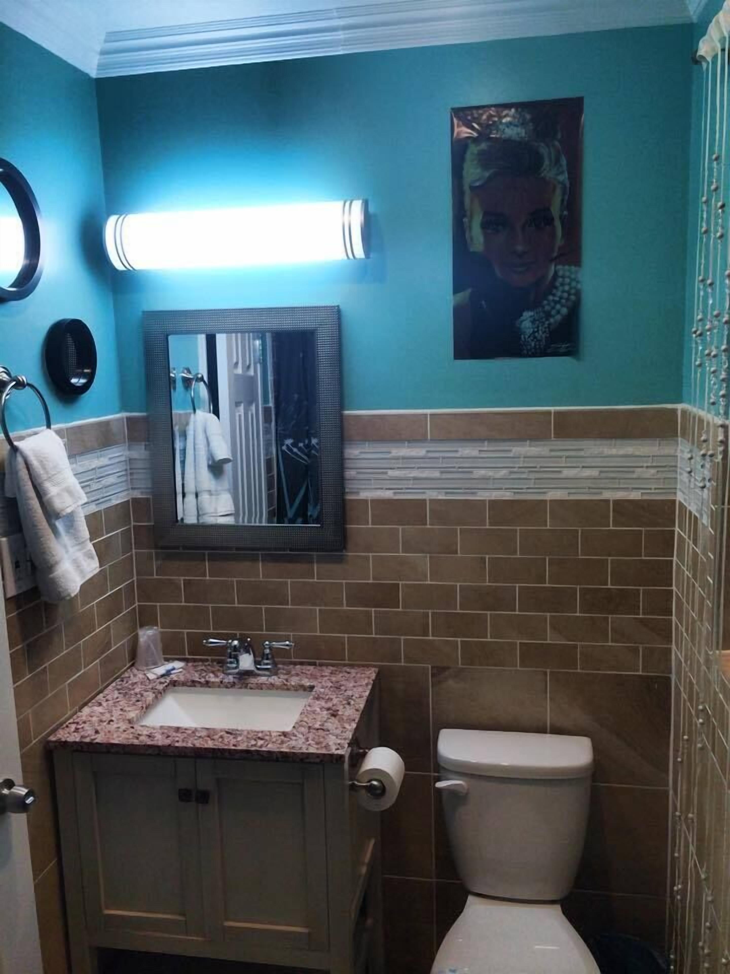 Suite, 1 soverom | Bad | Kombinert dusj/badekar, hårføner og håndklær