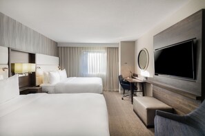 Premium bedding, desk, blackout curtains, iron/ironing board - Crowne Plaza Atlanta SW - Peachtree City by IHG (Peachtree City)
