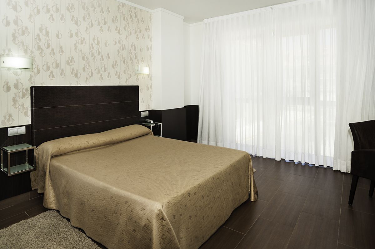 minibar, desk, blackout curtains, soundproofing