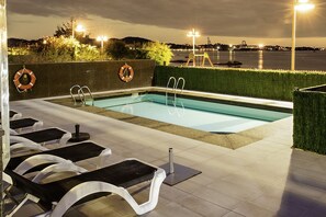 Piscina externa sazonal