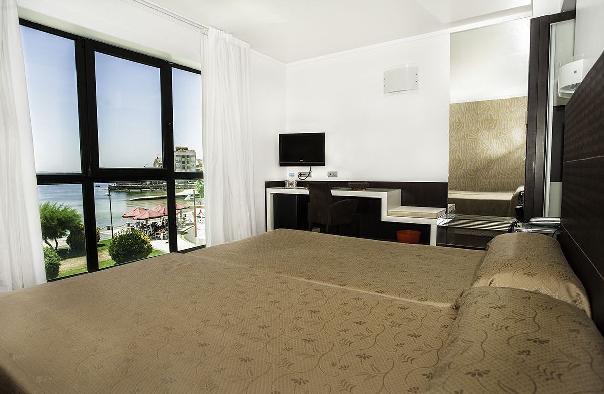 economy double room | minibar, desk, blackout curtains, soundproofing