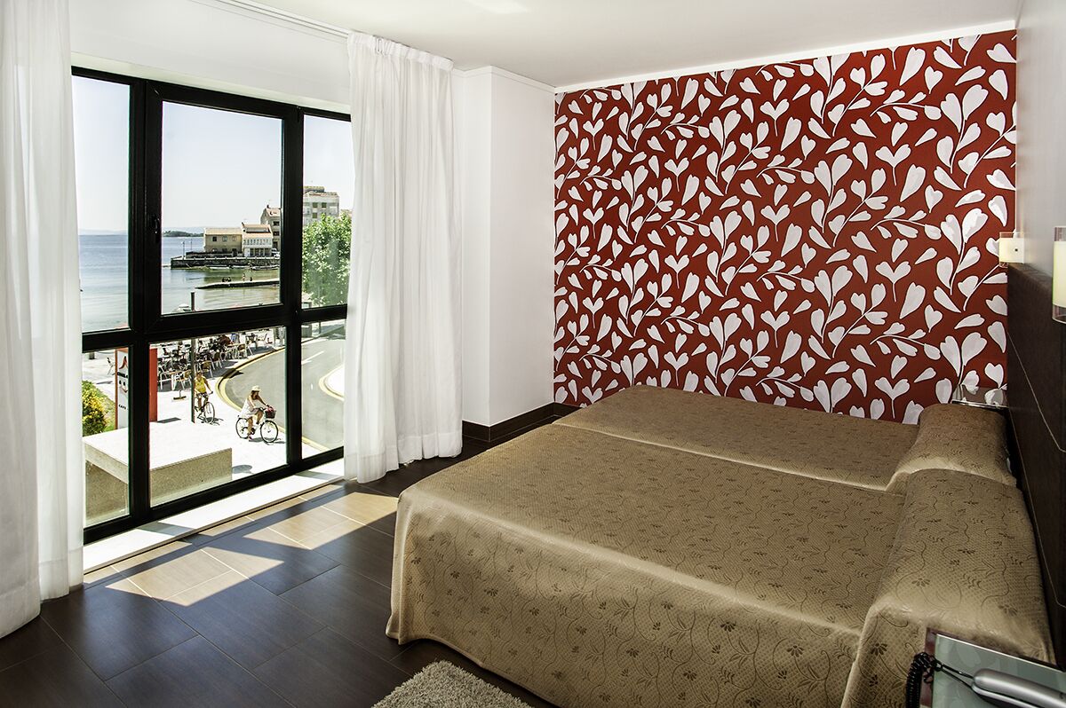 Ropa de cama de alta calidad, minibar, escritorio y cortinas opacas