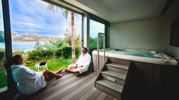 Salas de tratamiento para parejas, sauna y tina de hidromasaje