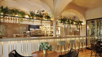 2 restaurants, breakfast, lunch, dinner served; Mediterranean cuisine