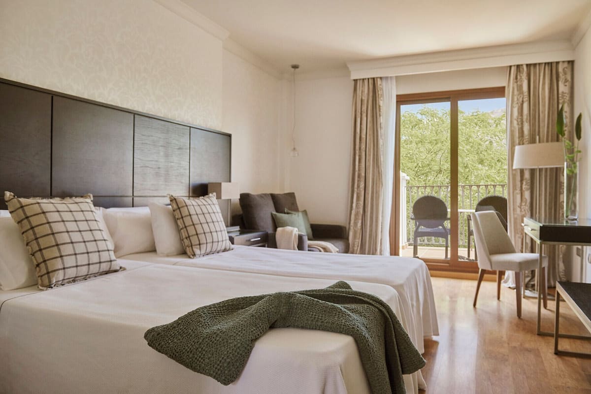 Allergikerbettwaren, Minibar, Zimmersafe, Verdunkelungsvorhänge
