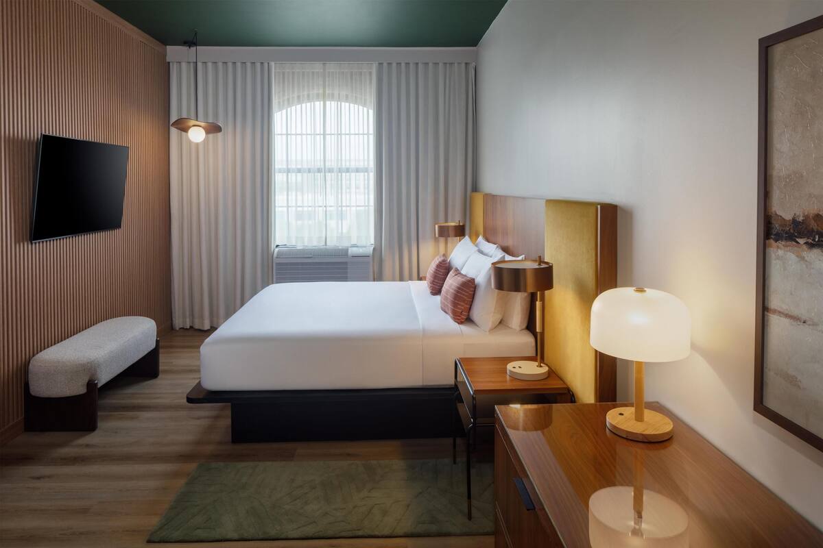 Egyptian cotton sheets, premium bedding, pillowtop beds, in-room safe