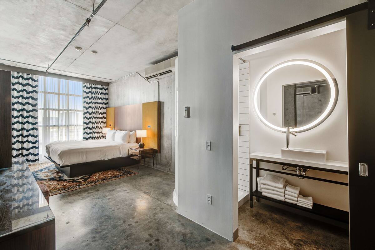 egyptian cotton sheets, premium bedding, pillow-top beds, in-room safe