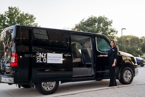 Shopping centre shuttle - The Clara Hotel Plano Tapestry Collection by Hilton (Plano)