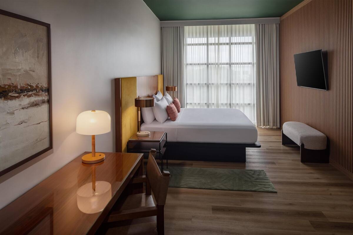 Egyptian cotton sheets, premium bedding, pillowtop beds, in-room safe