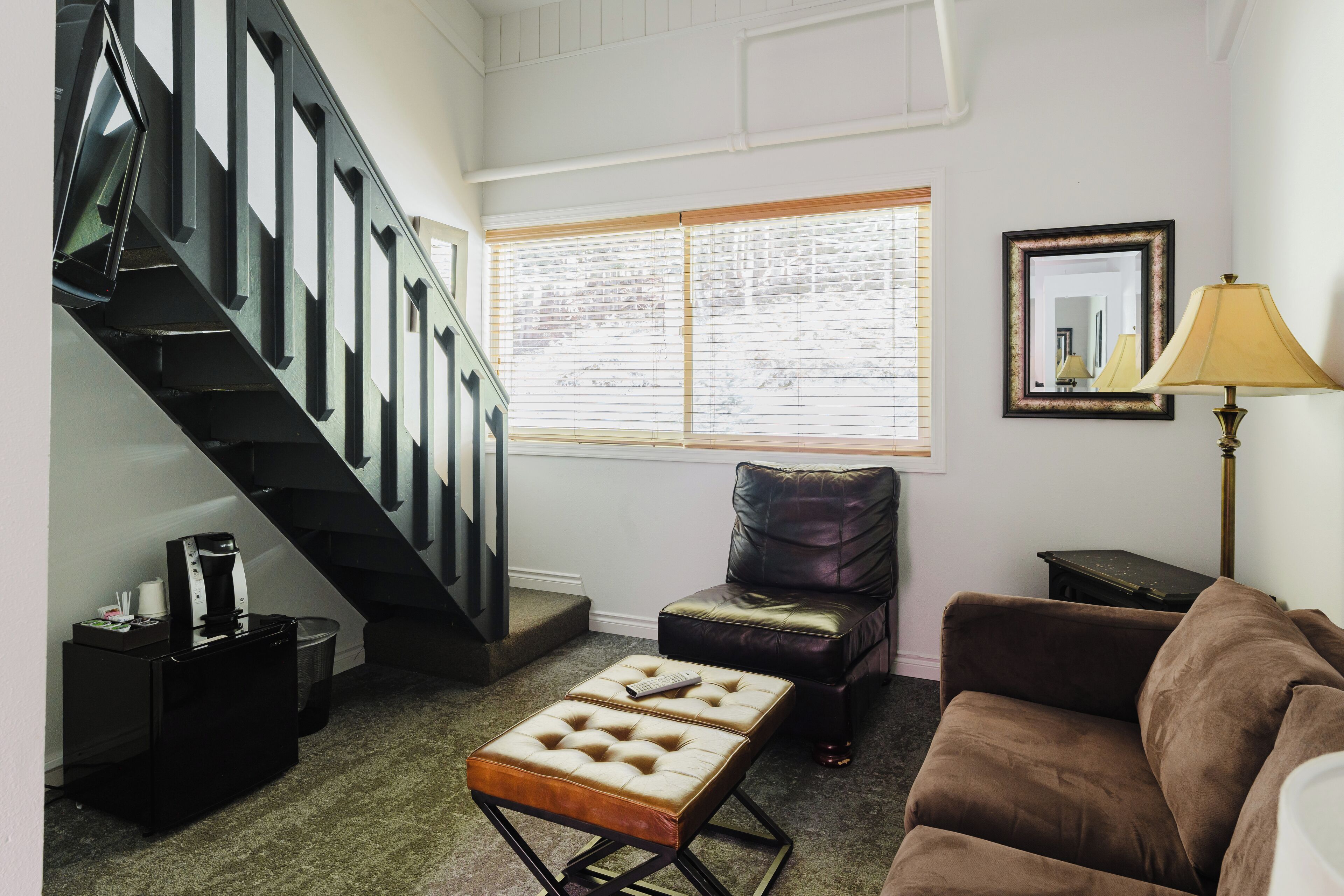 Loft, 1 cama King | Área de estar | TV