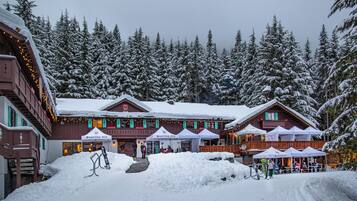 ด้านหน้าที่พัก