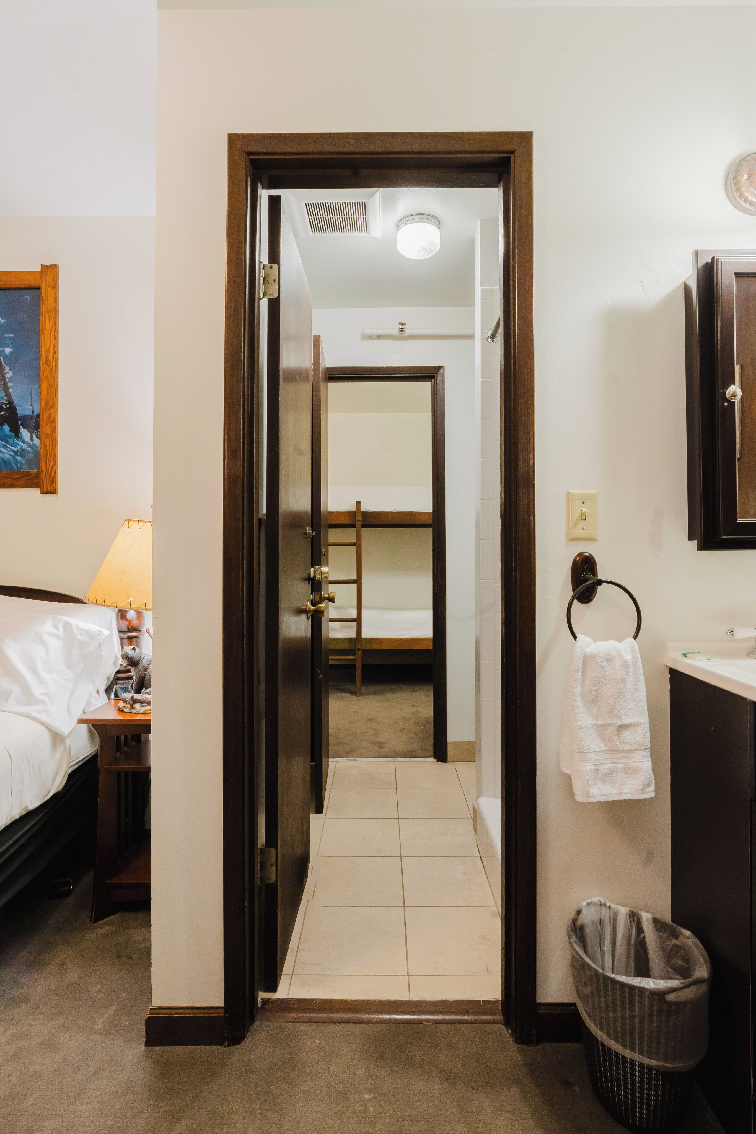 Alpine Family for 6 - Double Bed plus 2 Bunk Beds | Wi-fi (inkludert) og sengetøy