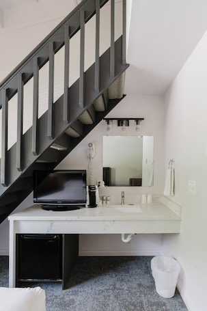 Loft, 1 Queen Bed (Quicksilver) | Living area | TV. Crystal Mountain Hotels
