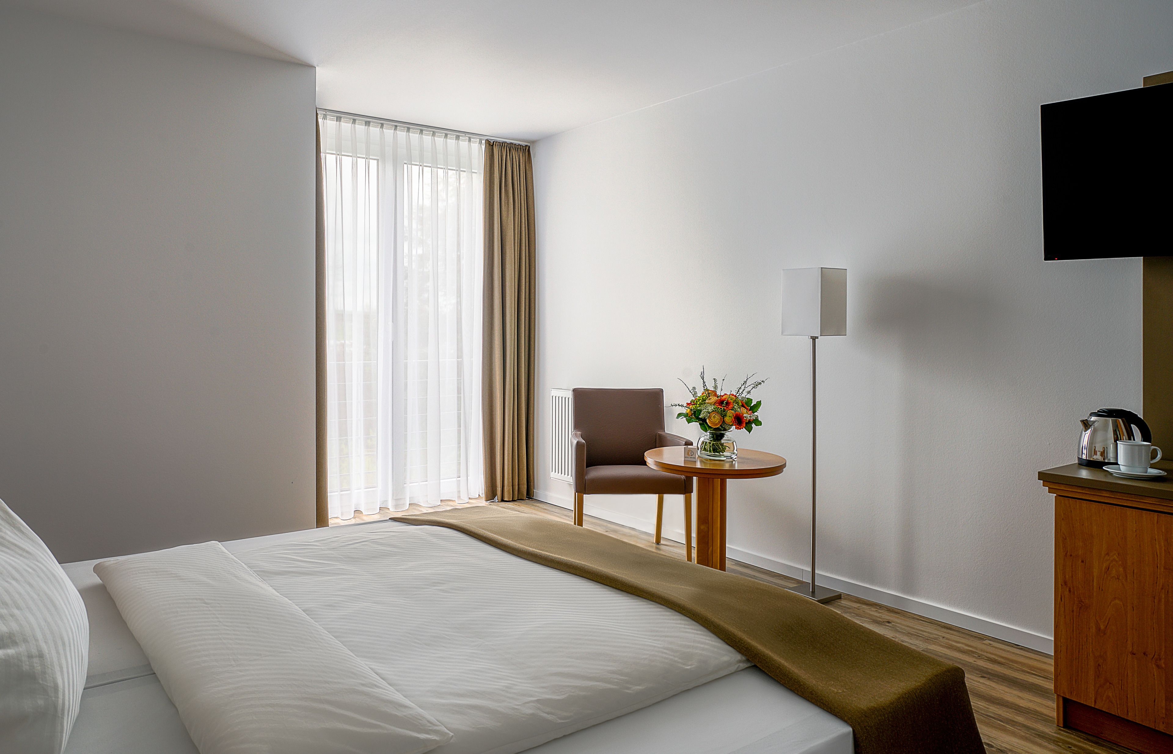 standard single room | hypo-allergenic bedding, desk, laptop workspace, blackout curtains