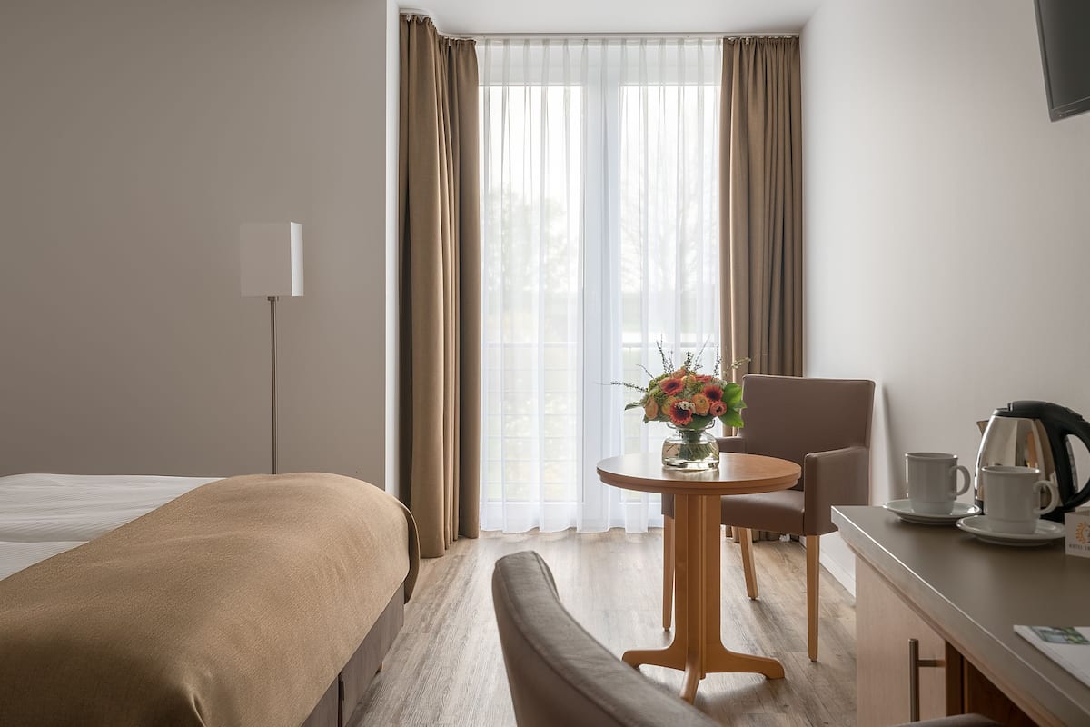 Hypo-allergenic bedding available, desk, laptop workspace