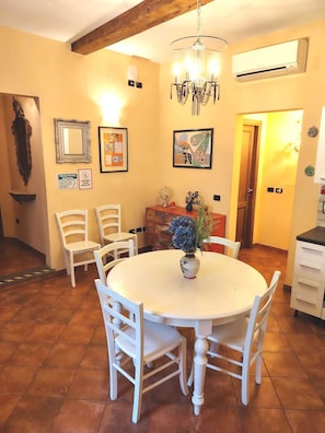 Family Apartment, 3 Bedrooms | Private kitchen